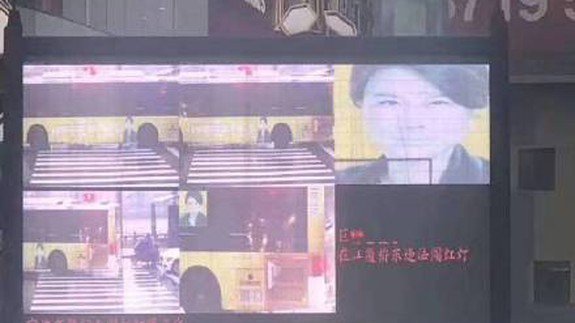 В Китае искусственный интеллект оштрафовал рекламу на автобусе