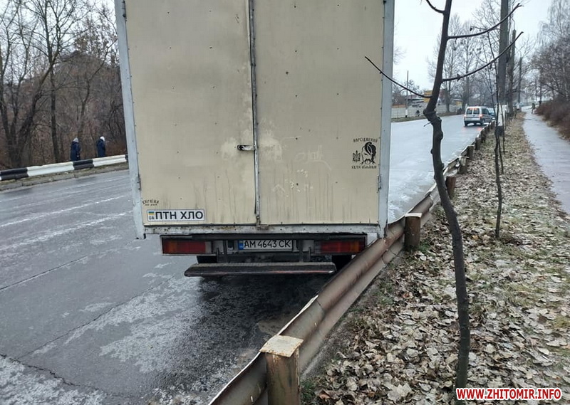 В Житомире из-за гололеда транспортный коллапс: фото, видео