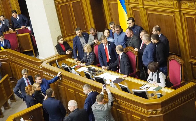 null Что это было. Репортаж о том, как Рада военное положение вводила