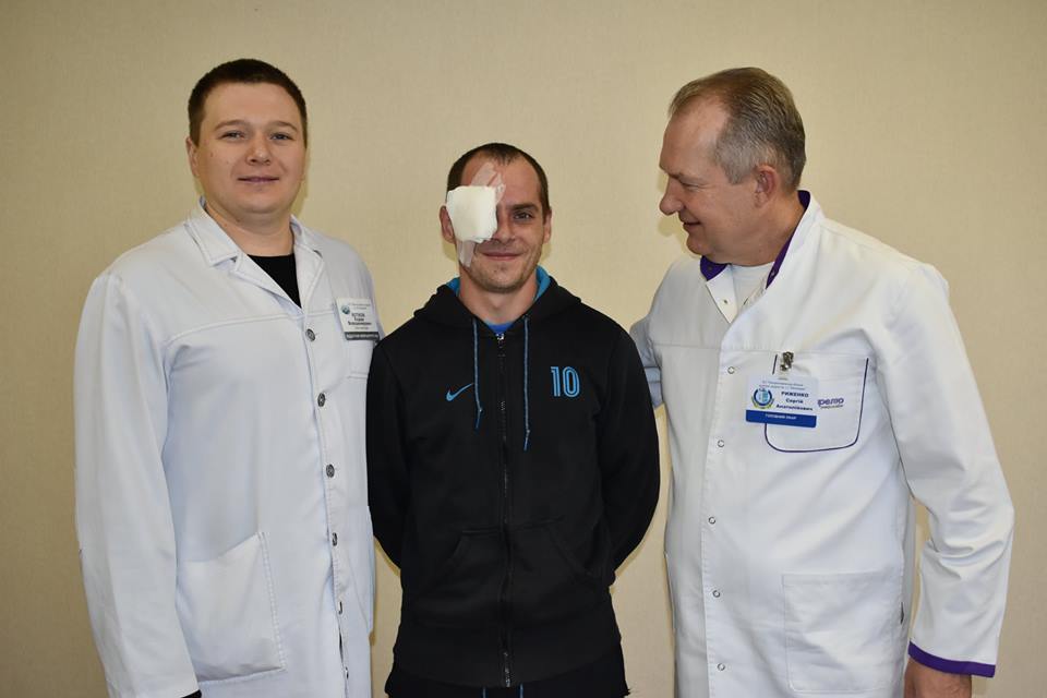Фото: Facebook/Сергей Риженко "Не умирать молодым": врачи вернули с того света военного - фото