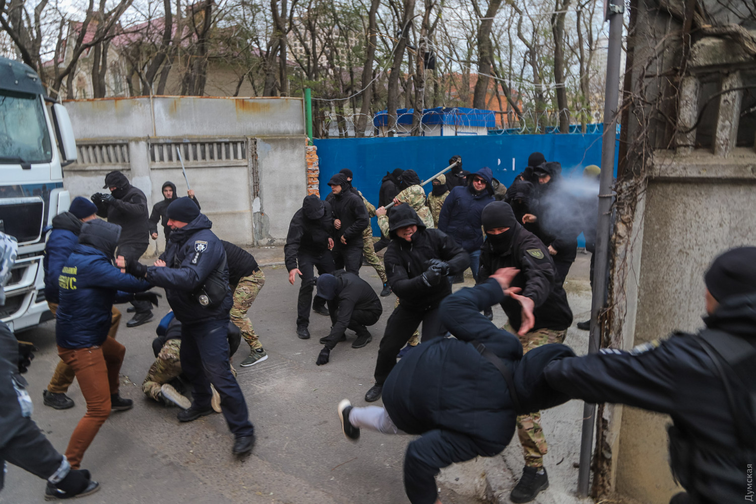 null Первые итоги военного положения в Украине. Кто получит повестку