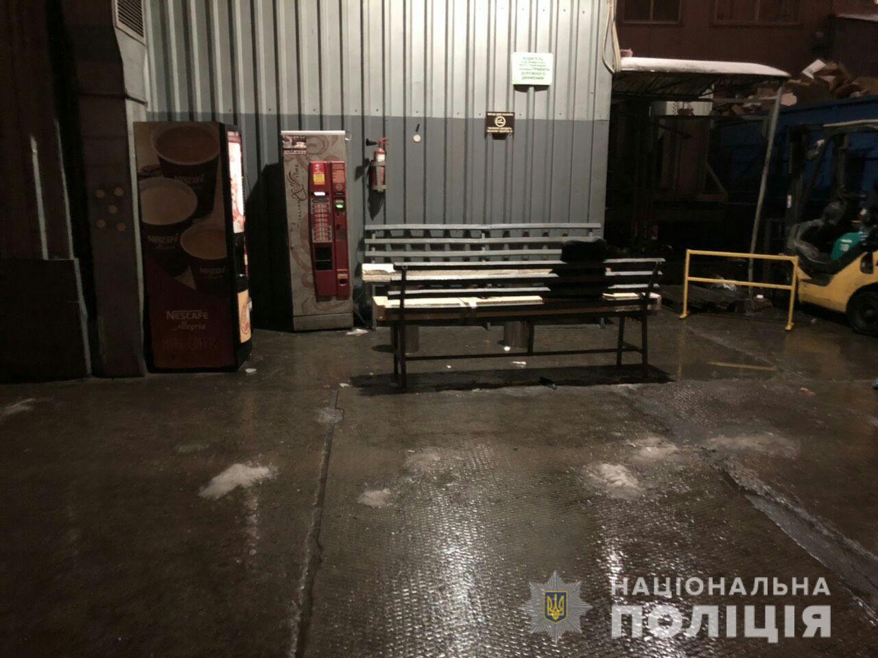 Фото: Нацполиция В магазине Харькова полицейский застрелил нападавшего - полиция