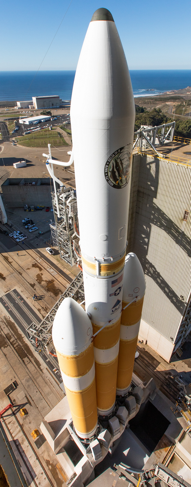 null Запуск тяжелой ракеты Delta IV Heavy с тайным грузом США: видео