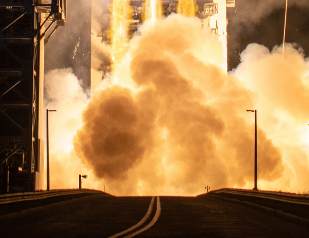 null Запуск тяжелой ракеты Delta IV Heavy с тайным грузом США: видео