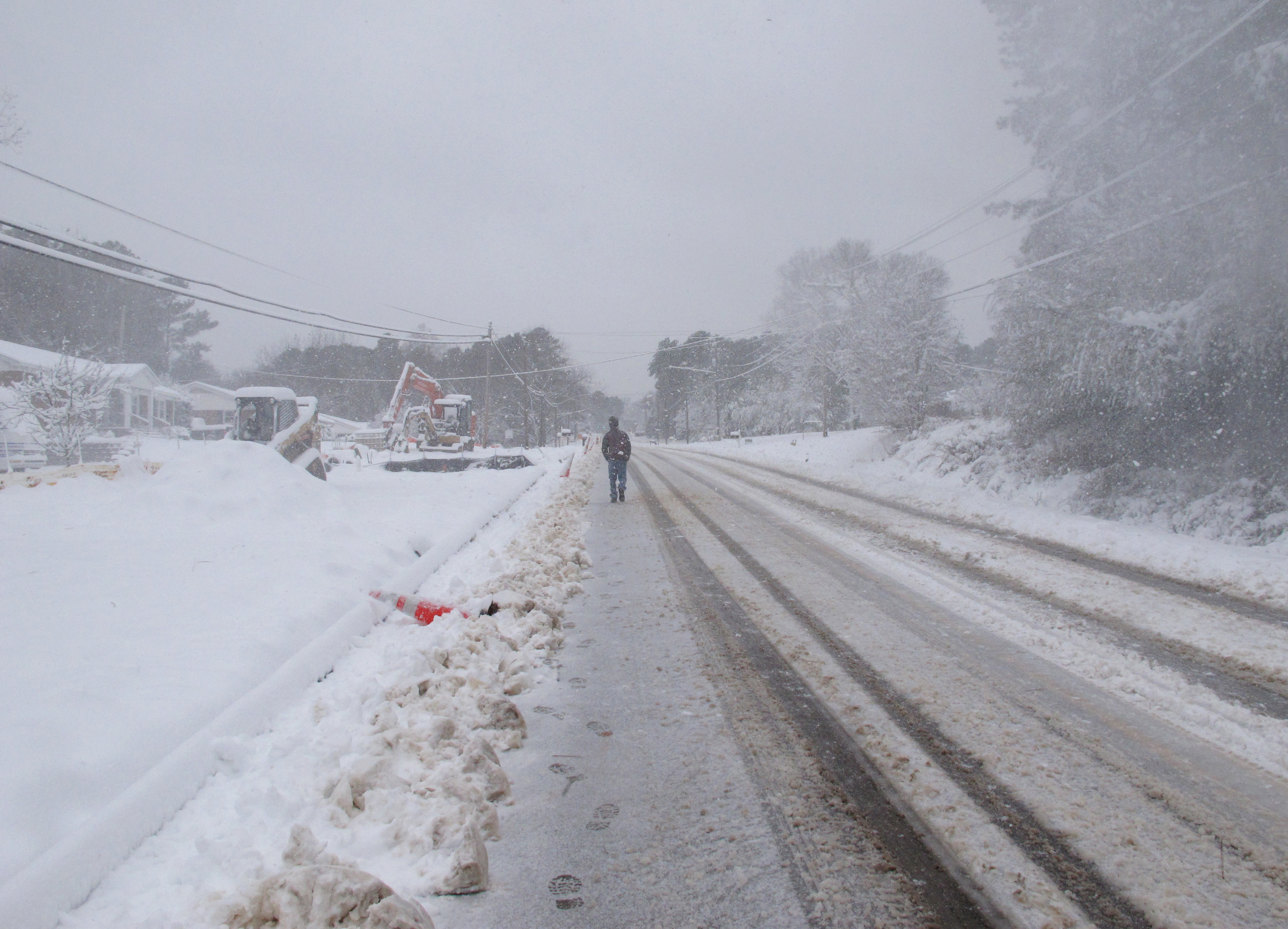 США накрыла снежная буря: без света 300 тысяч домов - фото