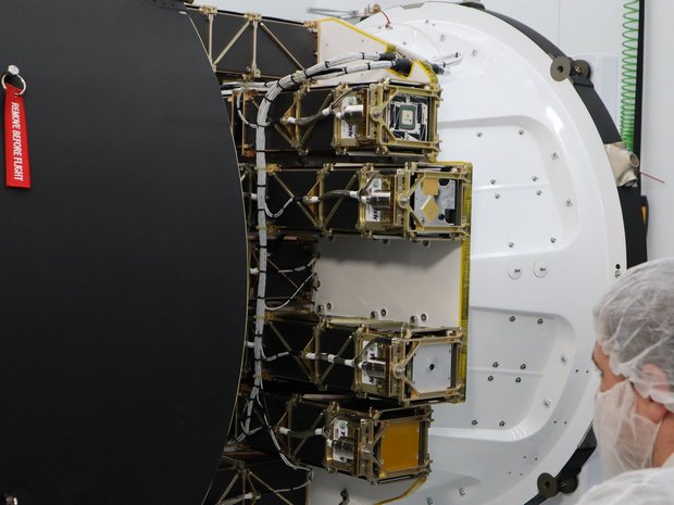 Запуск наноспутников NASA из живописного места на Земле: видео