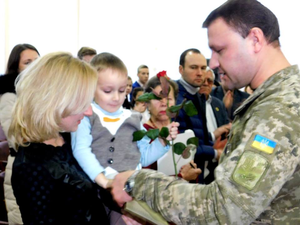 Вручение награды в 2017 году посмертно (фото - Facebook/Пирятинська районна державна адміністрація)