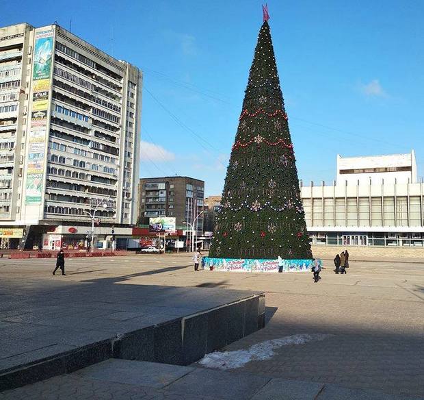 На праздники в Луганске временно отменят "комендантский час"