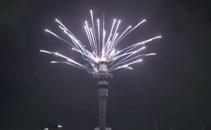В Новой Зеландии ярким фейерверком встретили Новый год: видео