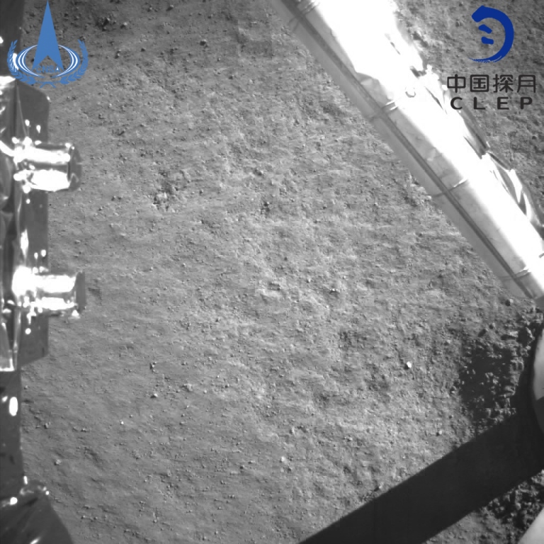 Chang'e-4 показал фото обратной стороны Луны