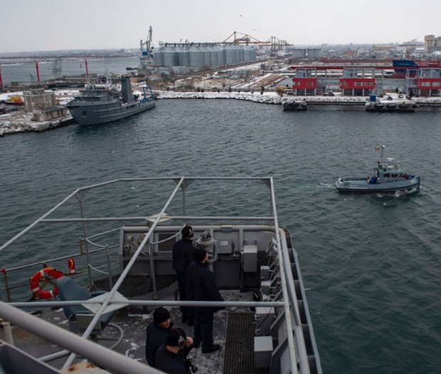 Большой десантный корабль США прибыл в черноморский порт: фото