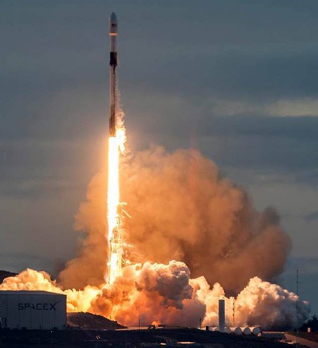 Первый запуск ракеты SpaceX в новом году — утренний: видео