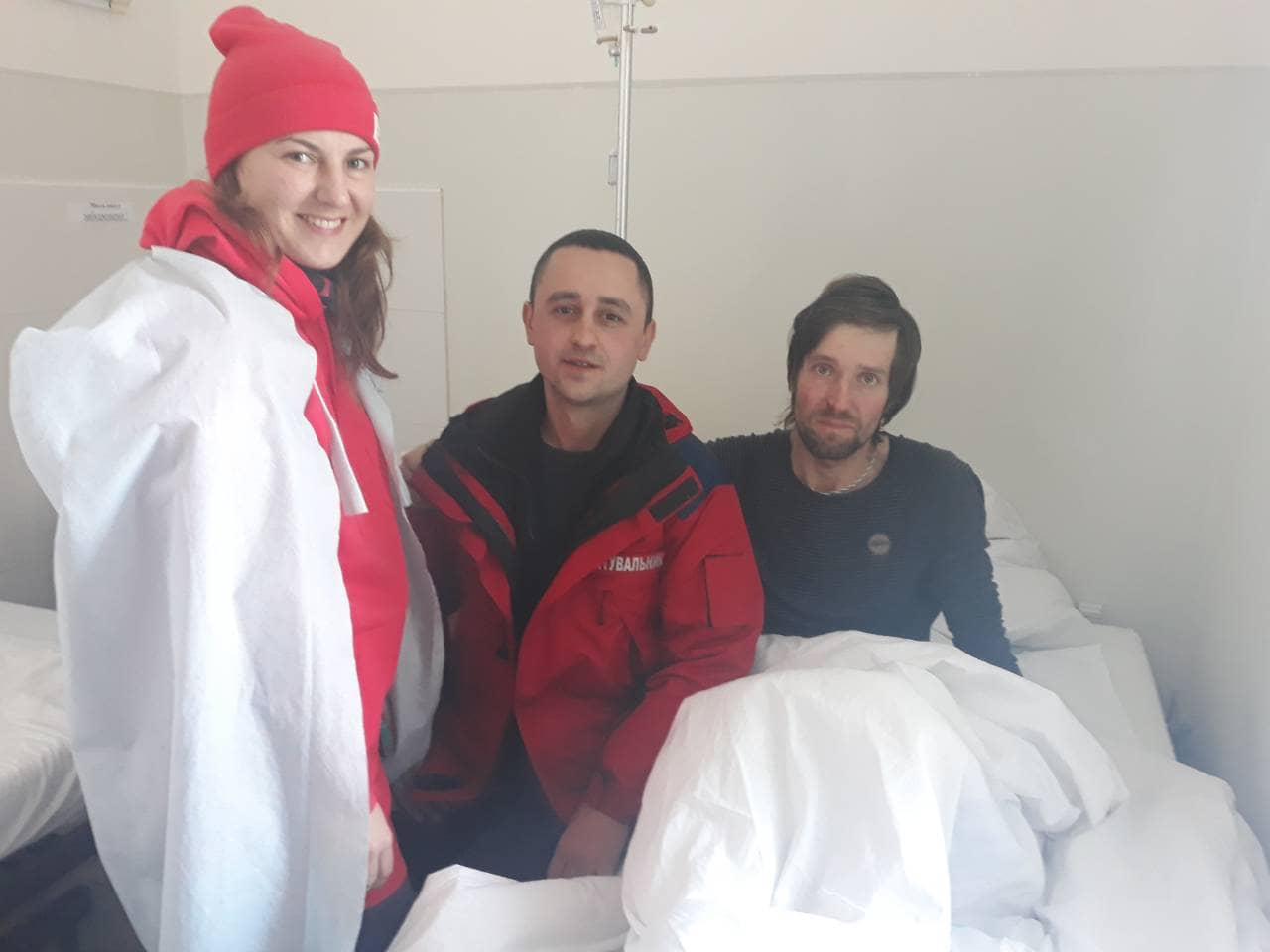 Пообещал вернуться в Карпаты: появились фото спасенного лыжника