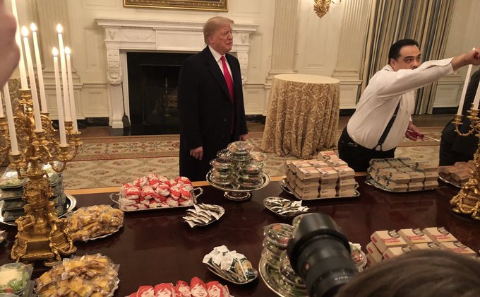Трамп заказал в Белый дом более 300 бургеров и пиццу: фото