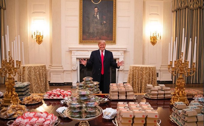 Трамп заказал в Белый дом более 300 бургеров и пиццу: фото