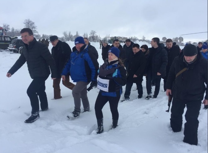 Новый глава ОБСЕ прибыл на линию соприкосновения в Донбассе: фото