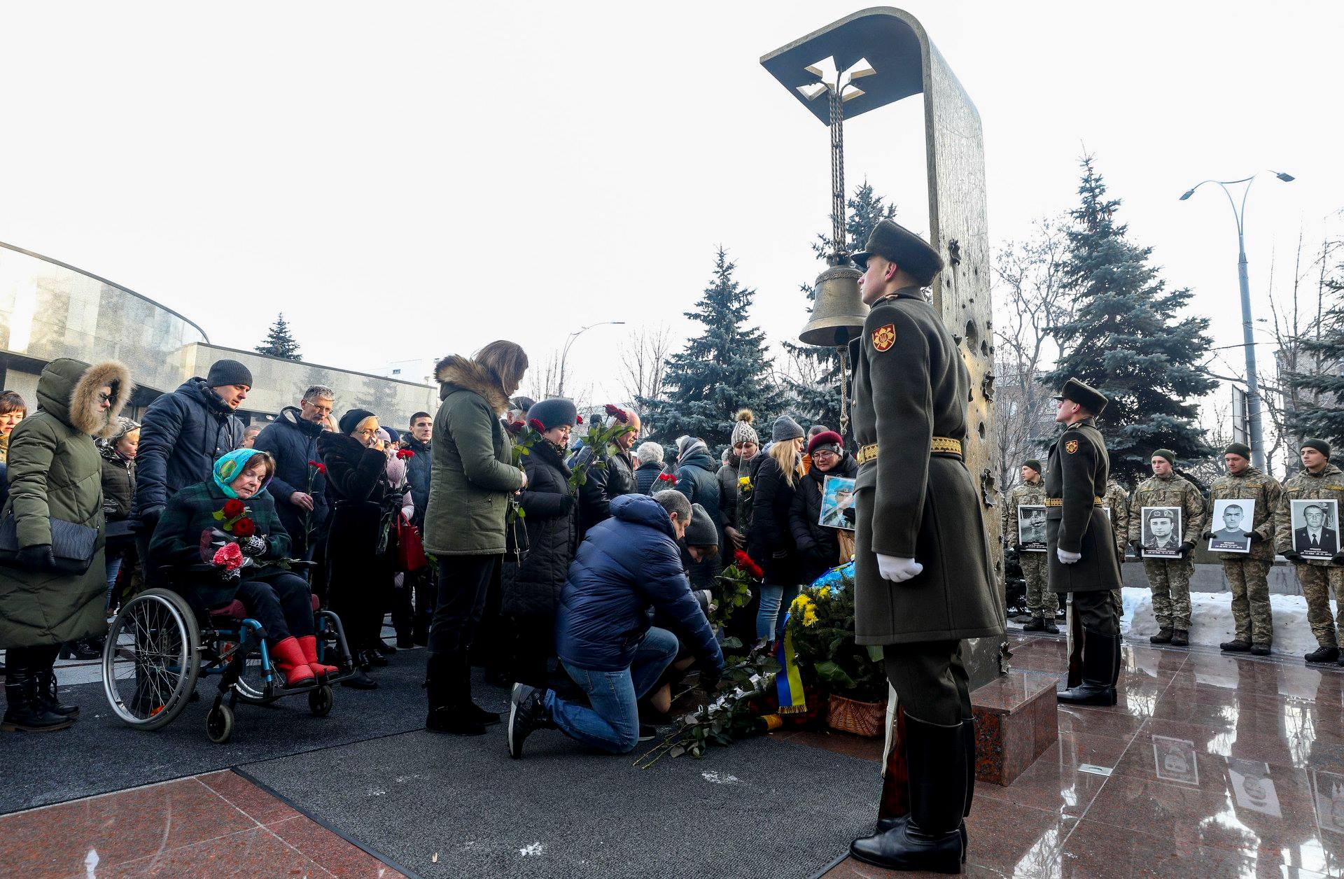 Порошенко - киборгам: Украина восстановит Донецкий аэропорт