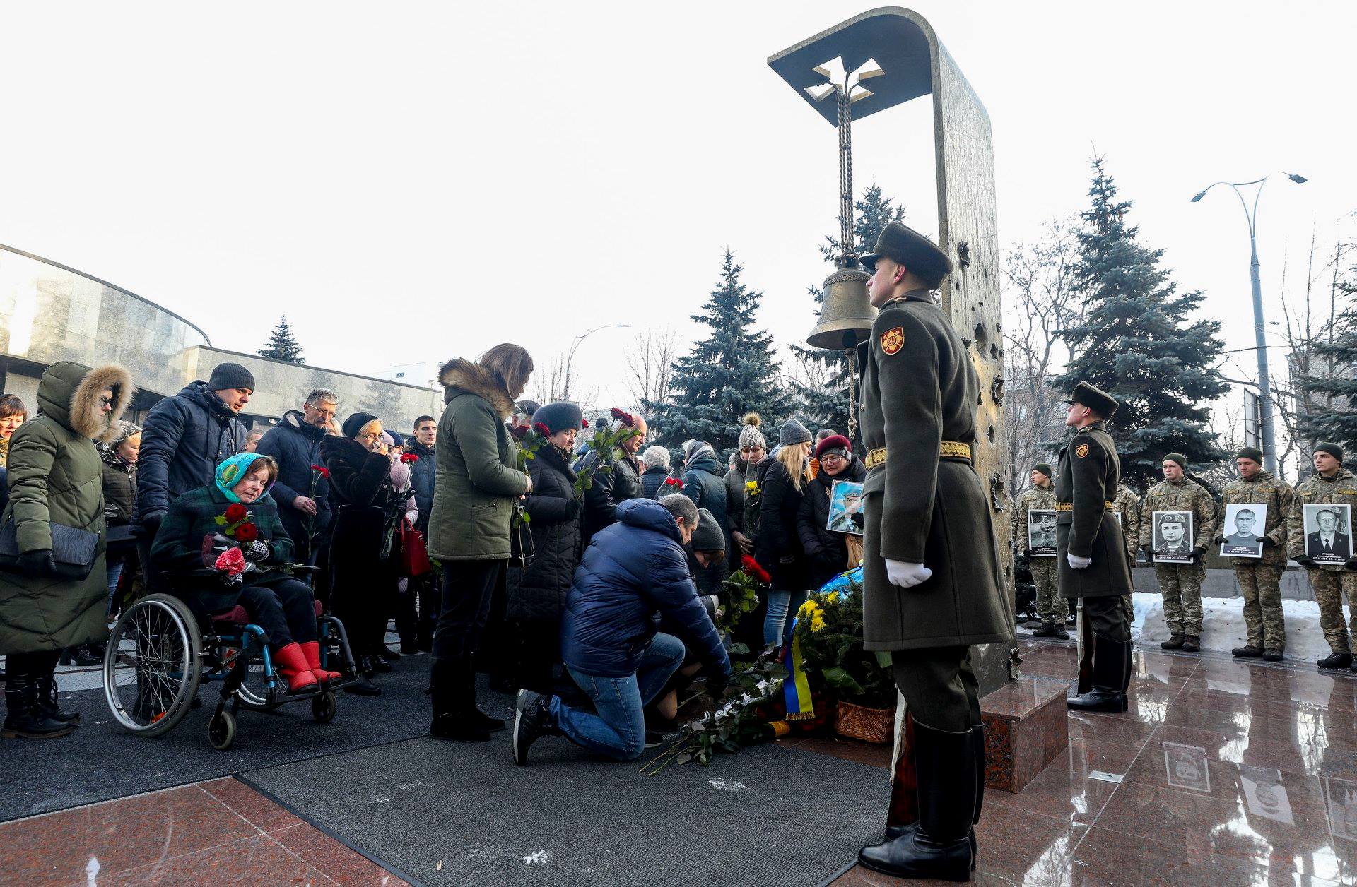 Петр Порошенко (фото - пресс-служба АП) . Порошенко - киборгам: Украина восстановит Донецкий аэропорт
