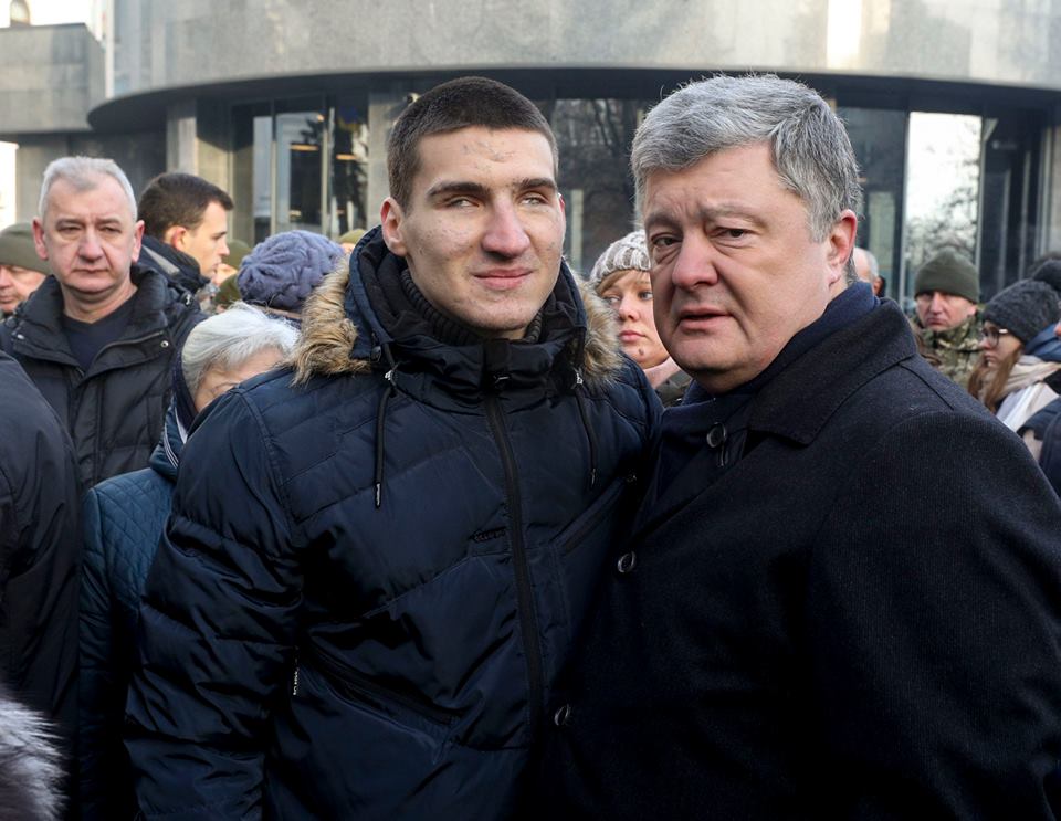 Петр Порошенко (фото - пресс-служба АП). Порошенко - киборгам: Украина восстановит Донецкий аэропорт