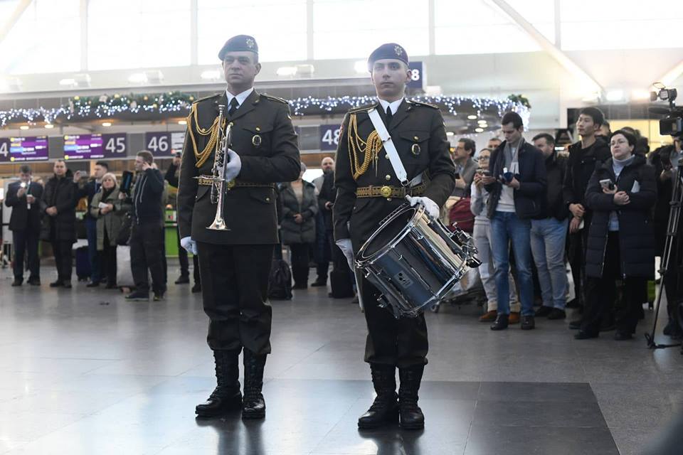 В аэропорту Борисполь начался флешмоб в честь киборгов: видео