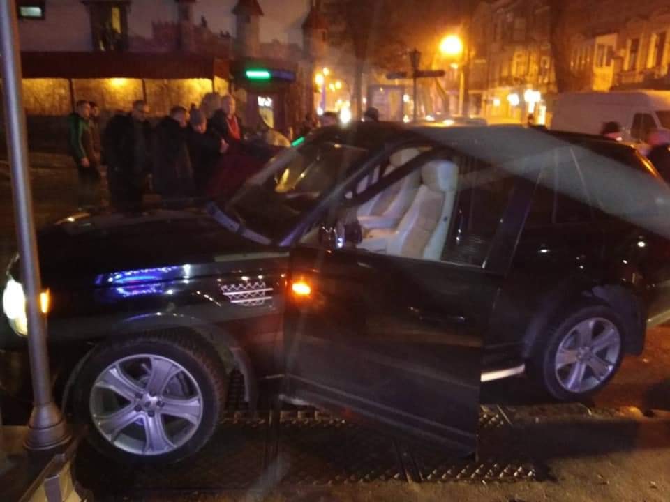 В Одессе авто кандидата в президенты спровоцировало ДТП - фото