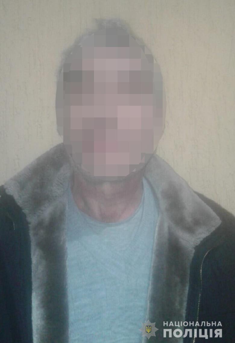 В Киеве пьяный мужчина хотел продать пакет боевых гранат: фото
