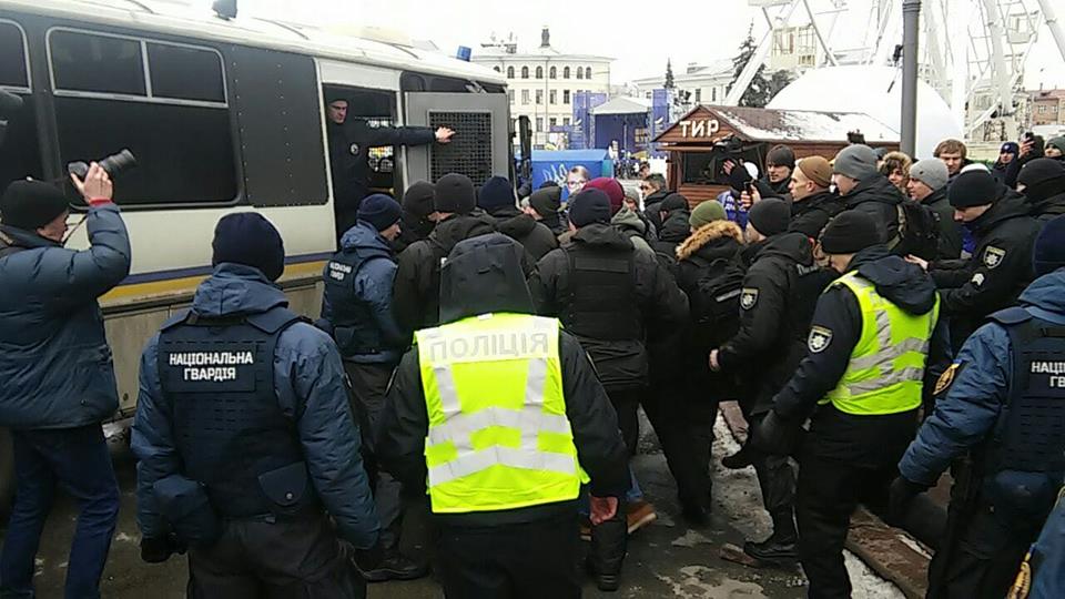 В Киеве перед выступлением Тимошенко задержали членов С14: видео