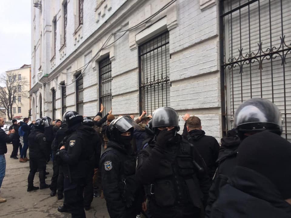 В Киеве перед выступлением Тимошенко задержали членов С14: видео