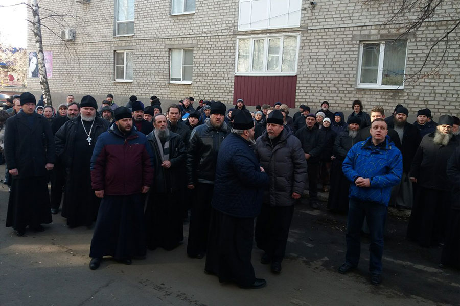null Связи с боевиками. На блокпосту задержан священник УПЦ МП: видео