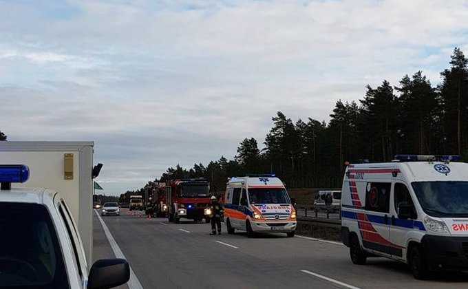 В Польше перевернулся микроавтобус с военными США: фото