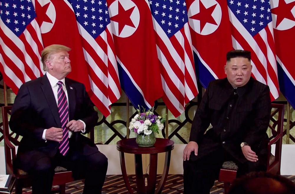 null "Ким выглядит увереннее Трампа". В Ханое - саммит США-КНДР: видео