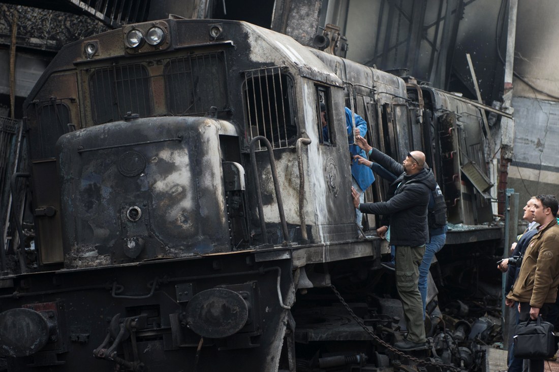 Крушение поезда в Египте: назвали причину - фото