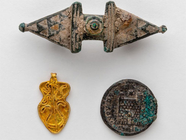 Монета, подвеска, фибула: в Швейцарии нашли селение Древнего Рима