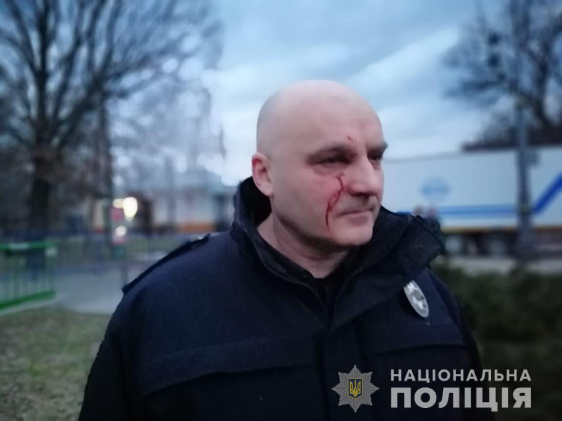 null Кровь и травмы. Как Нацкорпус прорывался к Порошенко: фото, видео