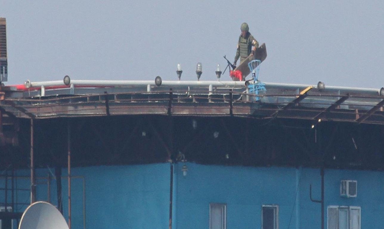Как оккупанты охраняют объекты Нафтогаза в Крыму: фото