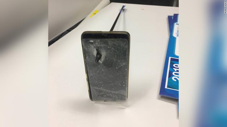 australia-arrow-phone-1
