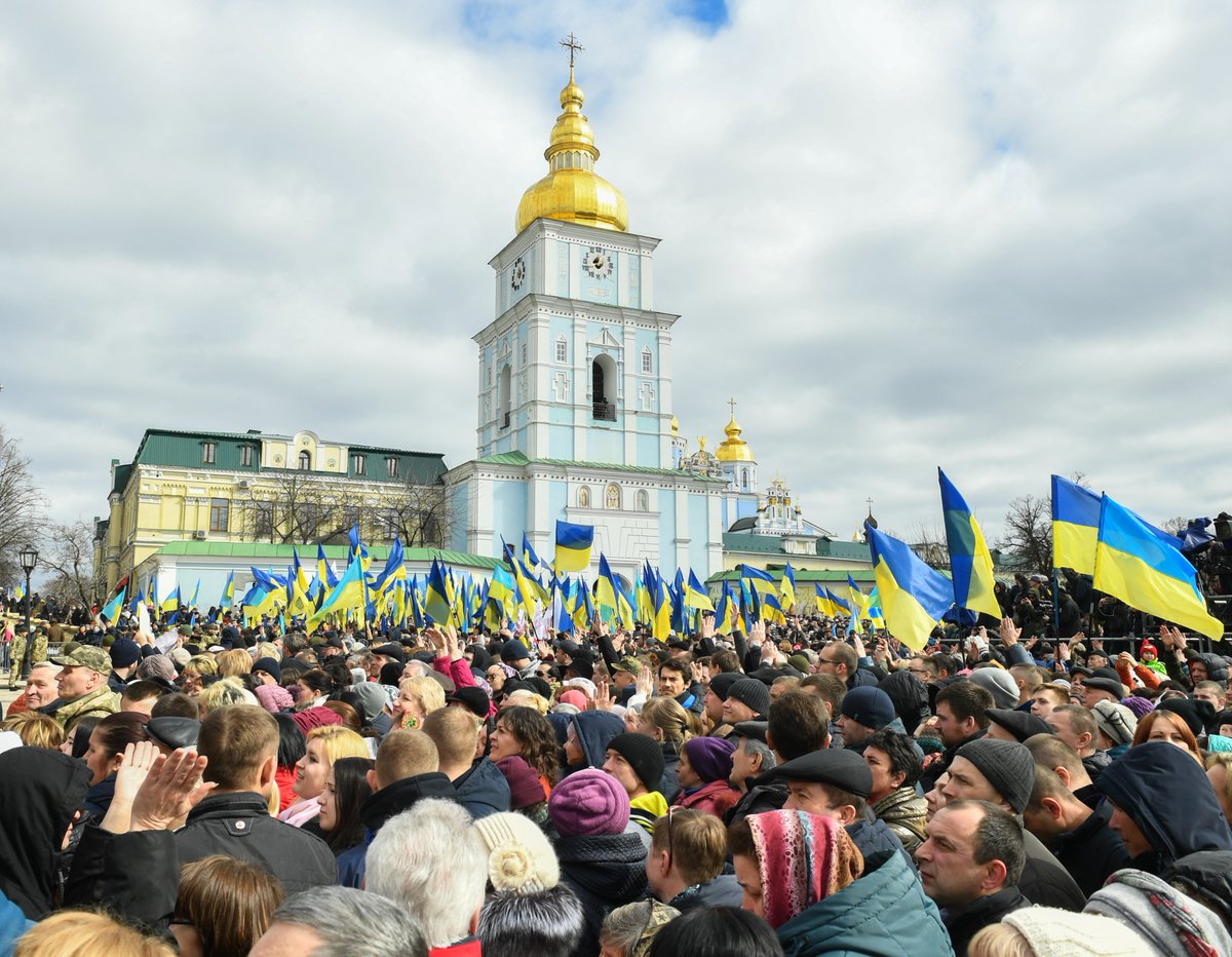 Порошенко выступал в Киеве под выкрики и стычки в толпе: видео
