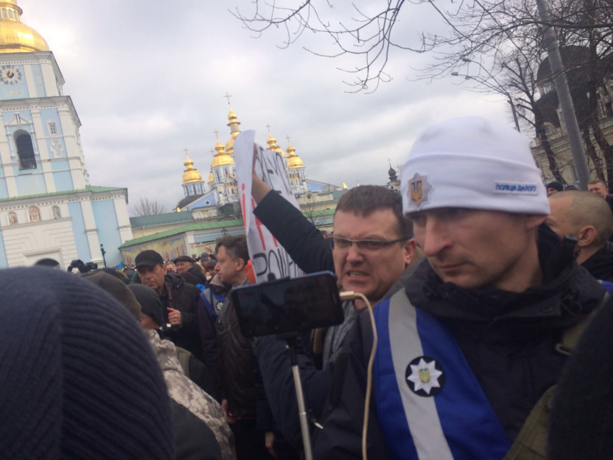 Фото: LIGA.net Порошенко выступал в Киеве под выкрики и стычки в толпе 7