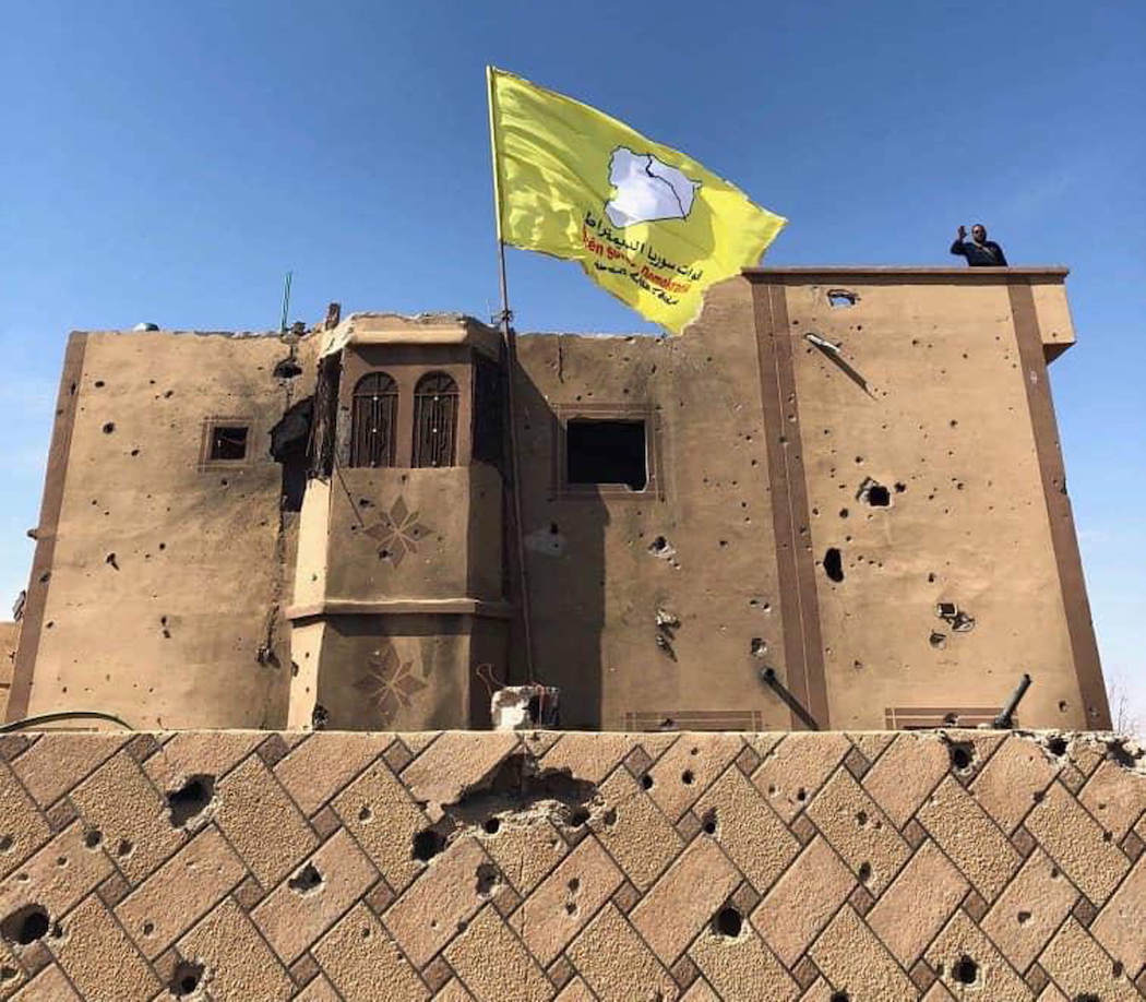 Над Багузом подняли флаг Сирийских демократических сил: фото