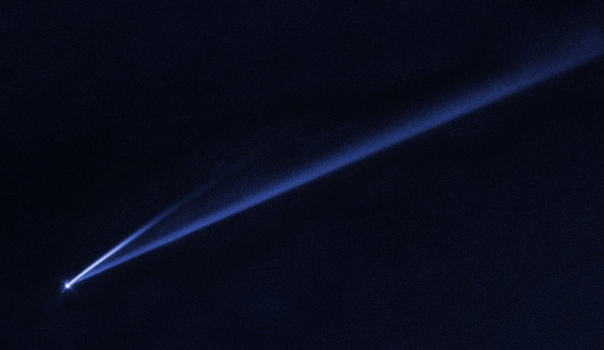 В кадр попало редчайшее явление: самоуничтожение астероида - фото
