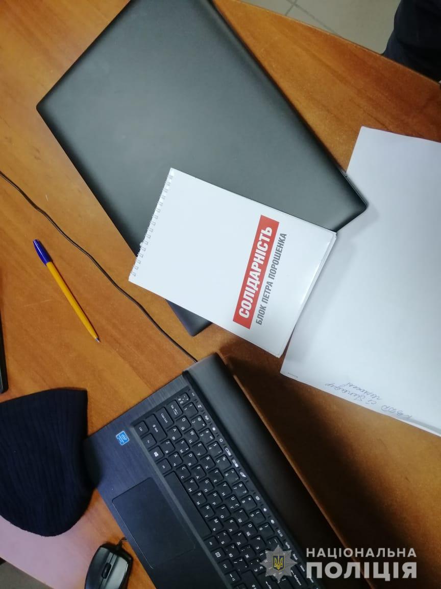 Полиция: В Черкассах раздавали деньги за голос за "кандидата П"