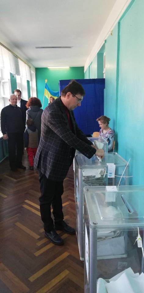 Луценко проголосовал "за перспективу Украины в НАТО": фото
