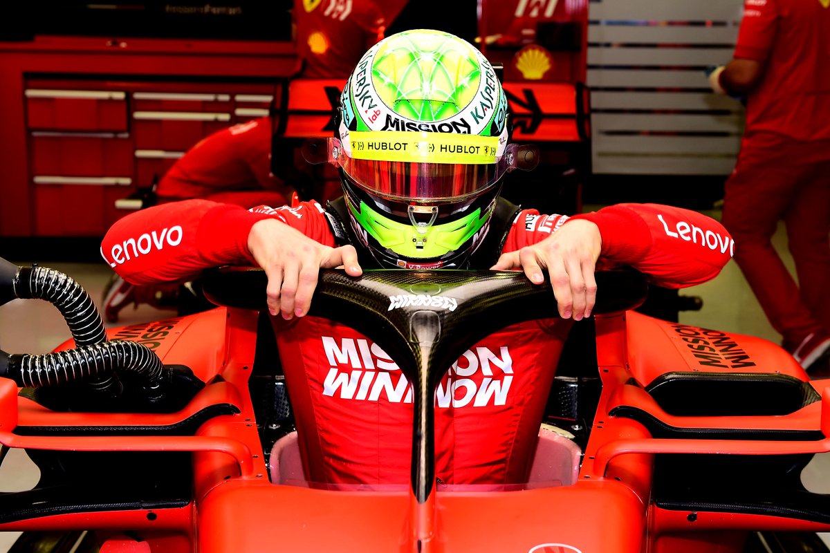 Формула-1: Мик Шумахер начал первые тесты с Ferrari: видео