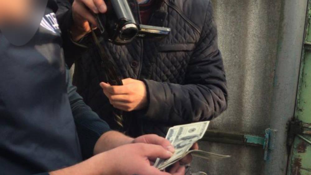 null ГБР задержало депутата облсовета на получении взятки: фото