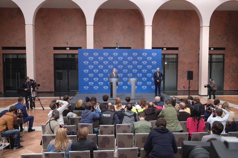Дебаты с Порошенко на НСК Олимпийский, Зеленского нет: трансляция