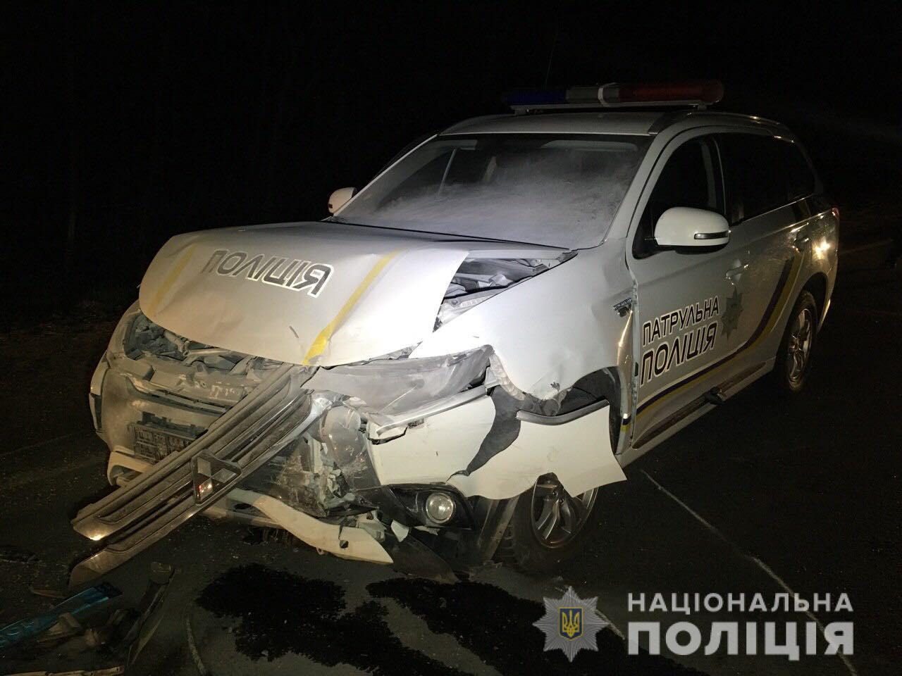 null Возле Ровно пьяный водитель протаранил авто полиции: фото, видео