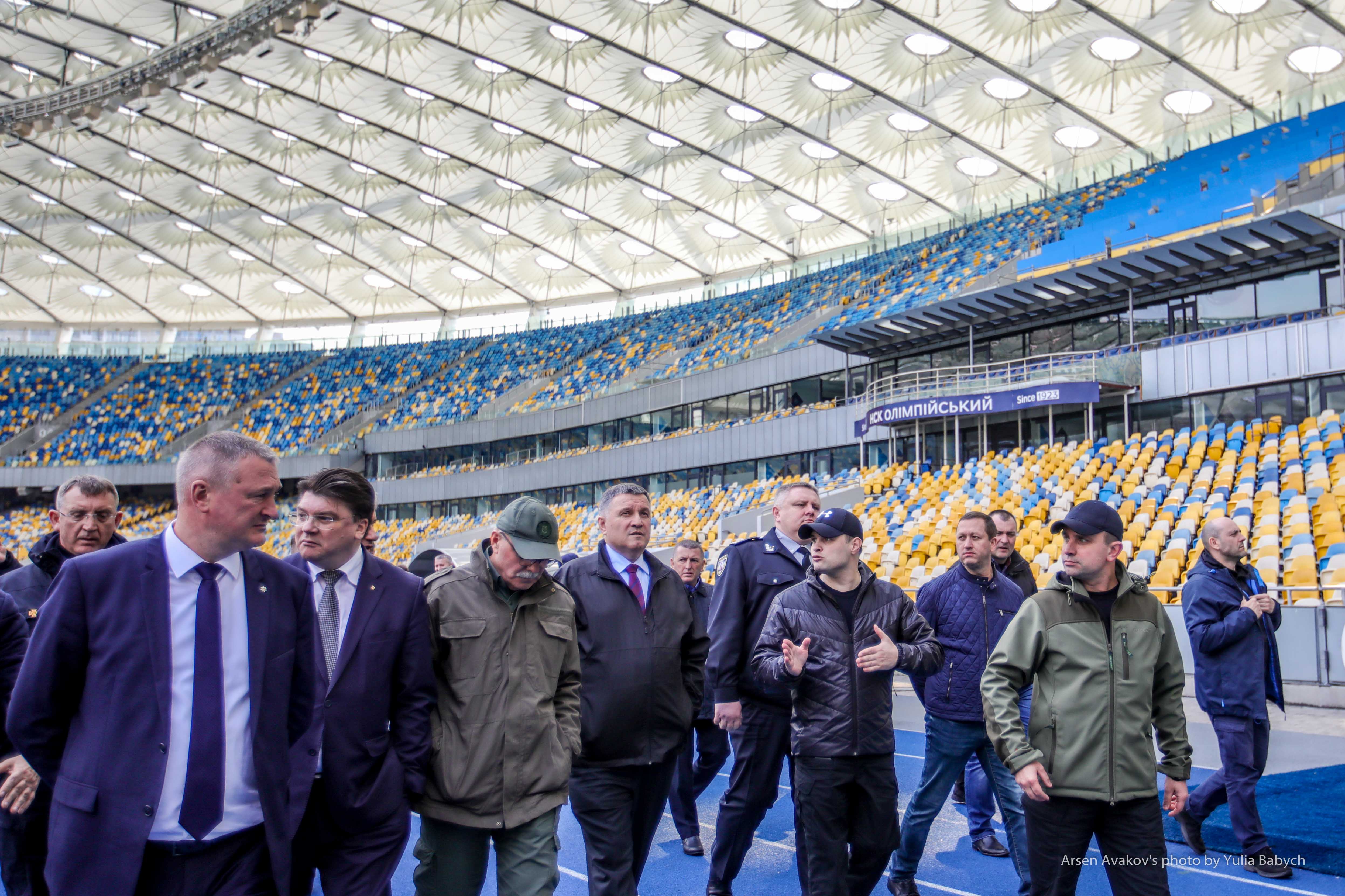 Аваков позвал к себе представителей штабов Зеленского и Порошенко