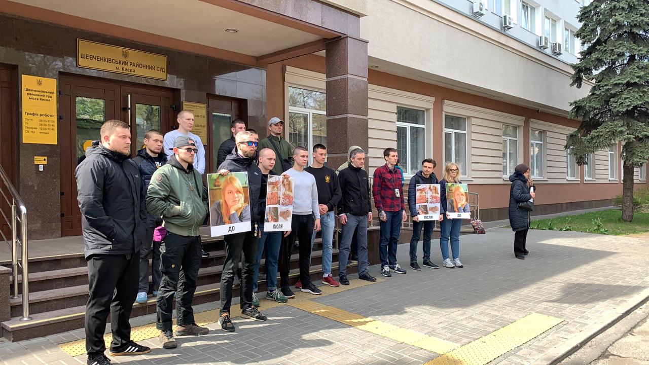 null Убийство Гандзюк. У Шевченковского суда в Киеве жгли шины – фото