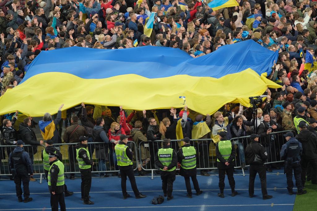 Дебаты Зеленского и Порошенко на НСК. Как это было: фото, видео