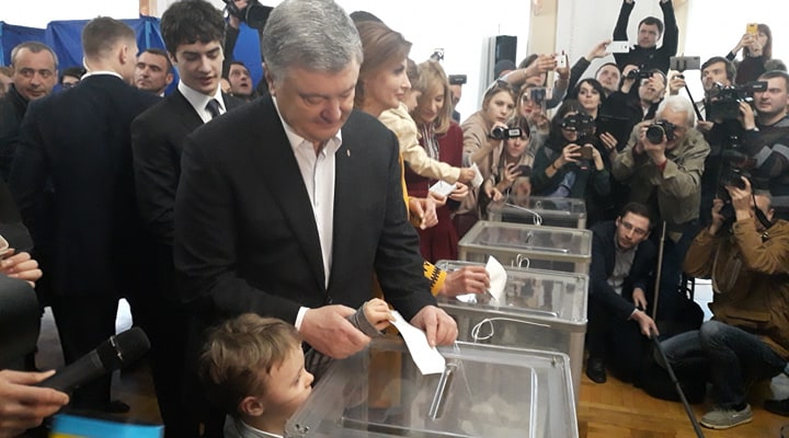 null Порошенко проголосовал на выборах президента: фото, видео